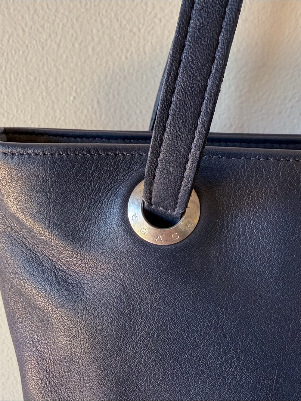 Vintage classic 1998 Coach Bucket Slim Shoulder Bag / Tote (Style No. 4243) - Picture 4 of 8